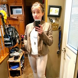 Meet your Posher, Meagan